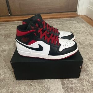 Jordan 1 Mid